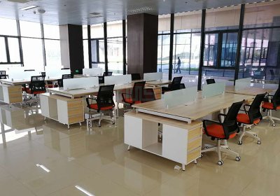 聯(lián)合財(cái)富廣場辦公家具定制案例